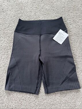 LULULEMON NWT Black Grey EBB TO STREET HR 8” Textured Bike Shorts 6/S
